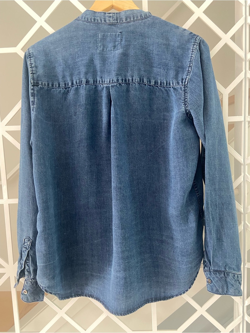 RAILS Rosalee Tencel Tie Neck Shirt Medium Dark Wash Chambray Blouse - Picture 3 of 9
